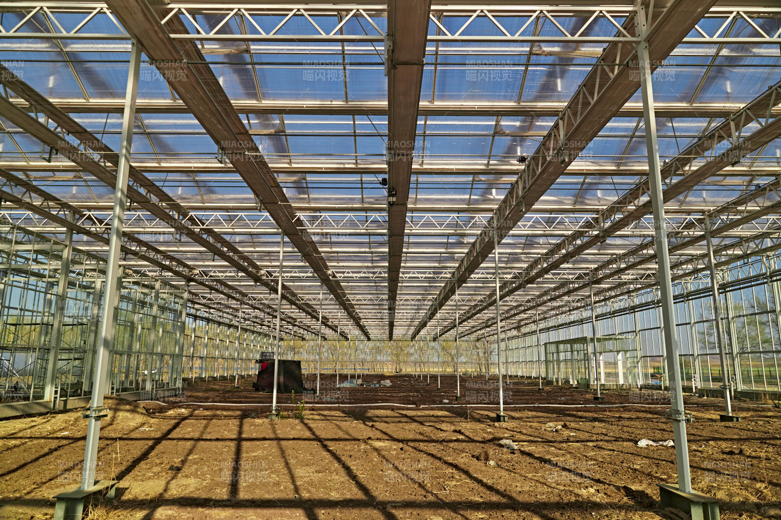 河北省沽源县库伦淖尔景区春季蔬菜大棚