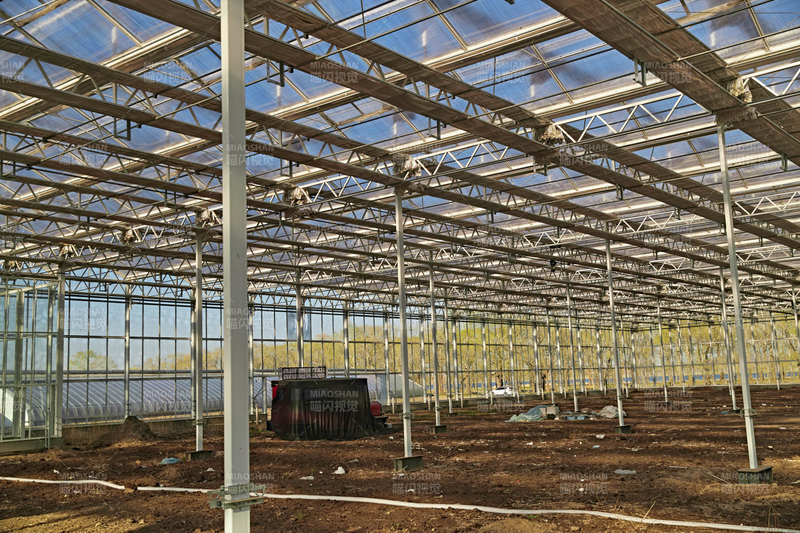 河北省沽源县库伦淖尔景区春季蔬菜大棚