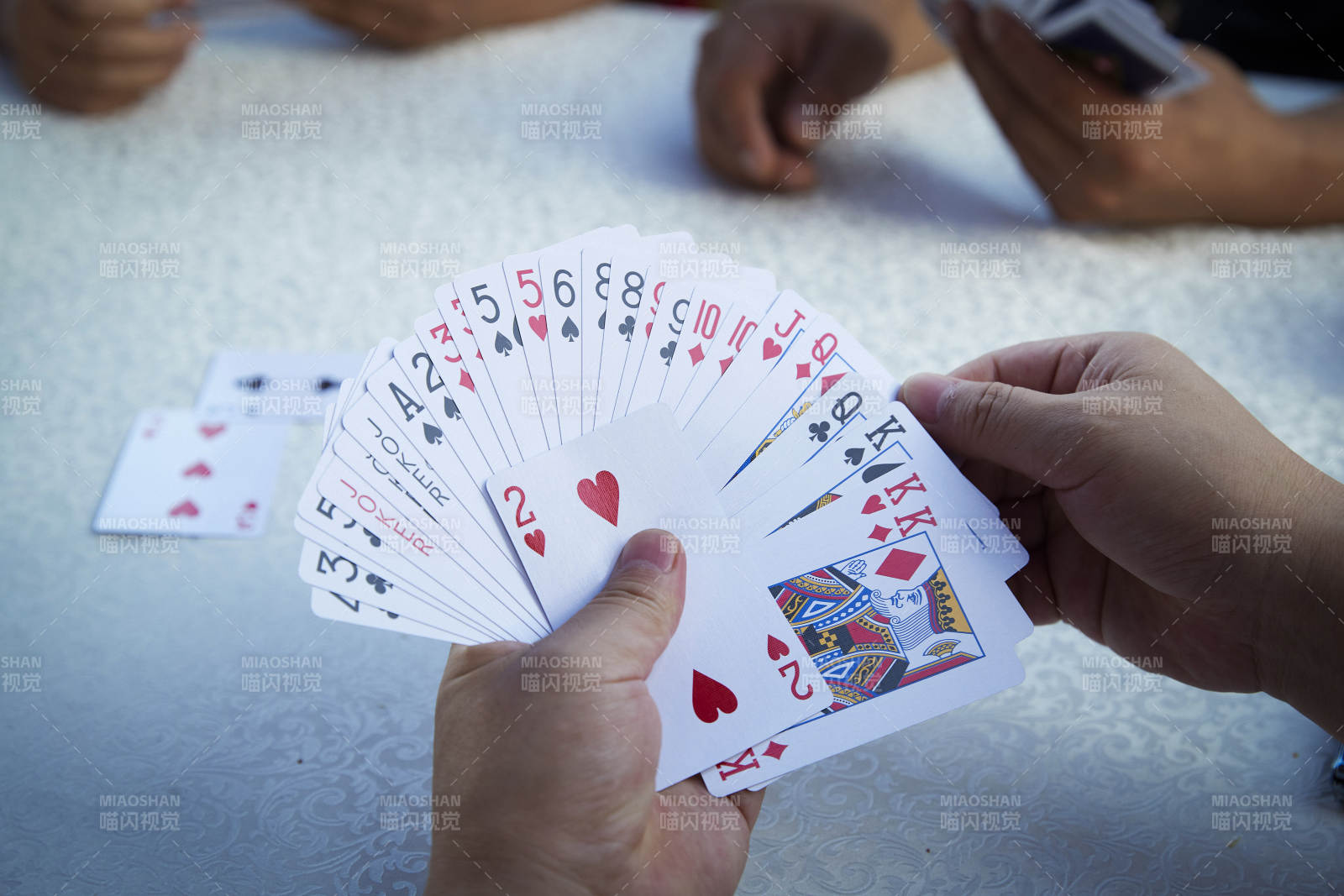 掼蛋扑克比赛现场