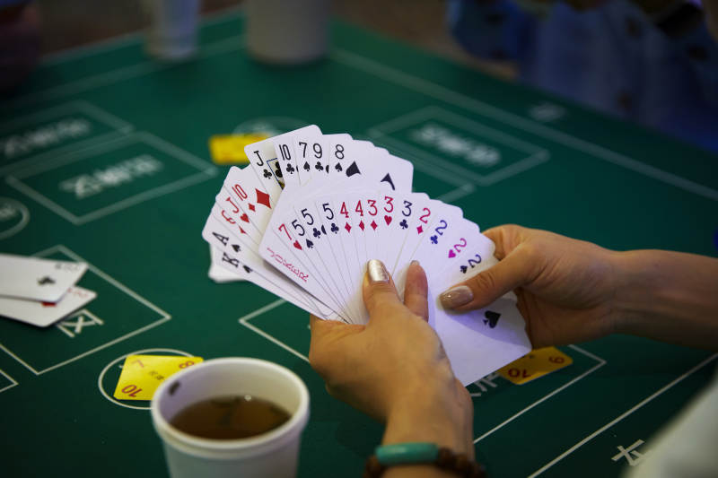 掼蛋扑克比赛现场