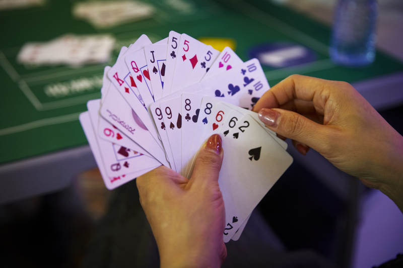 掼蛋扑克比赛现场