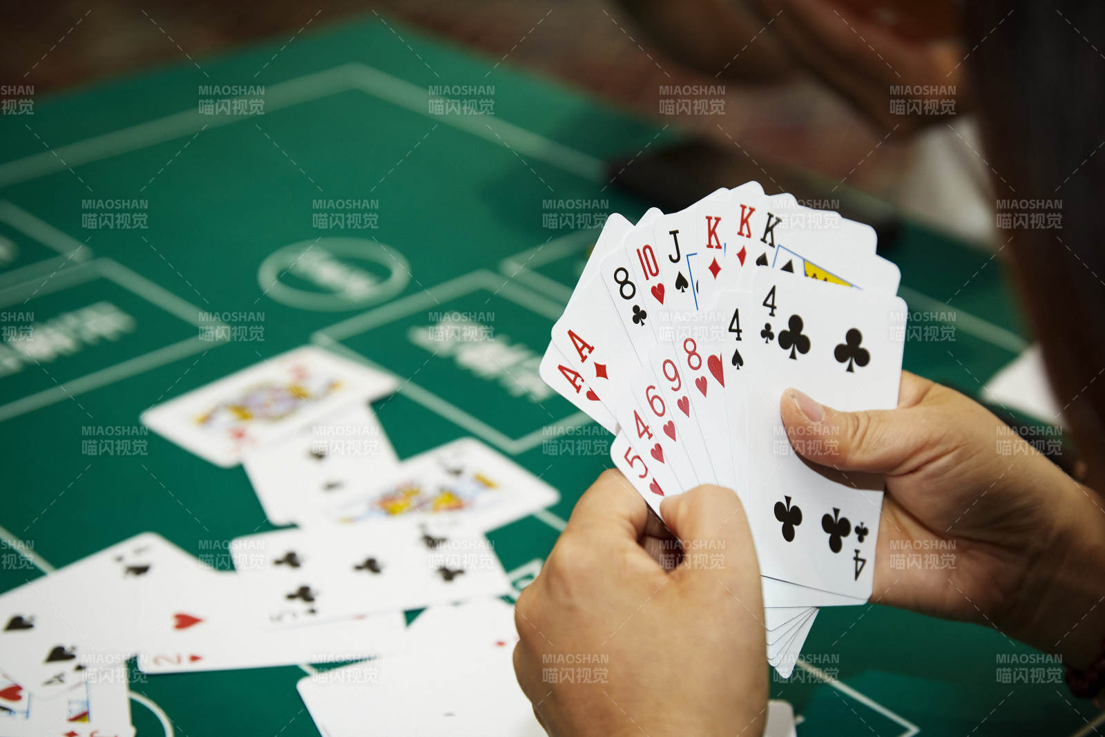 掼蛋扑克比赛现场