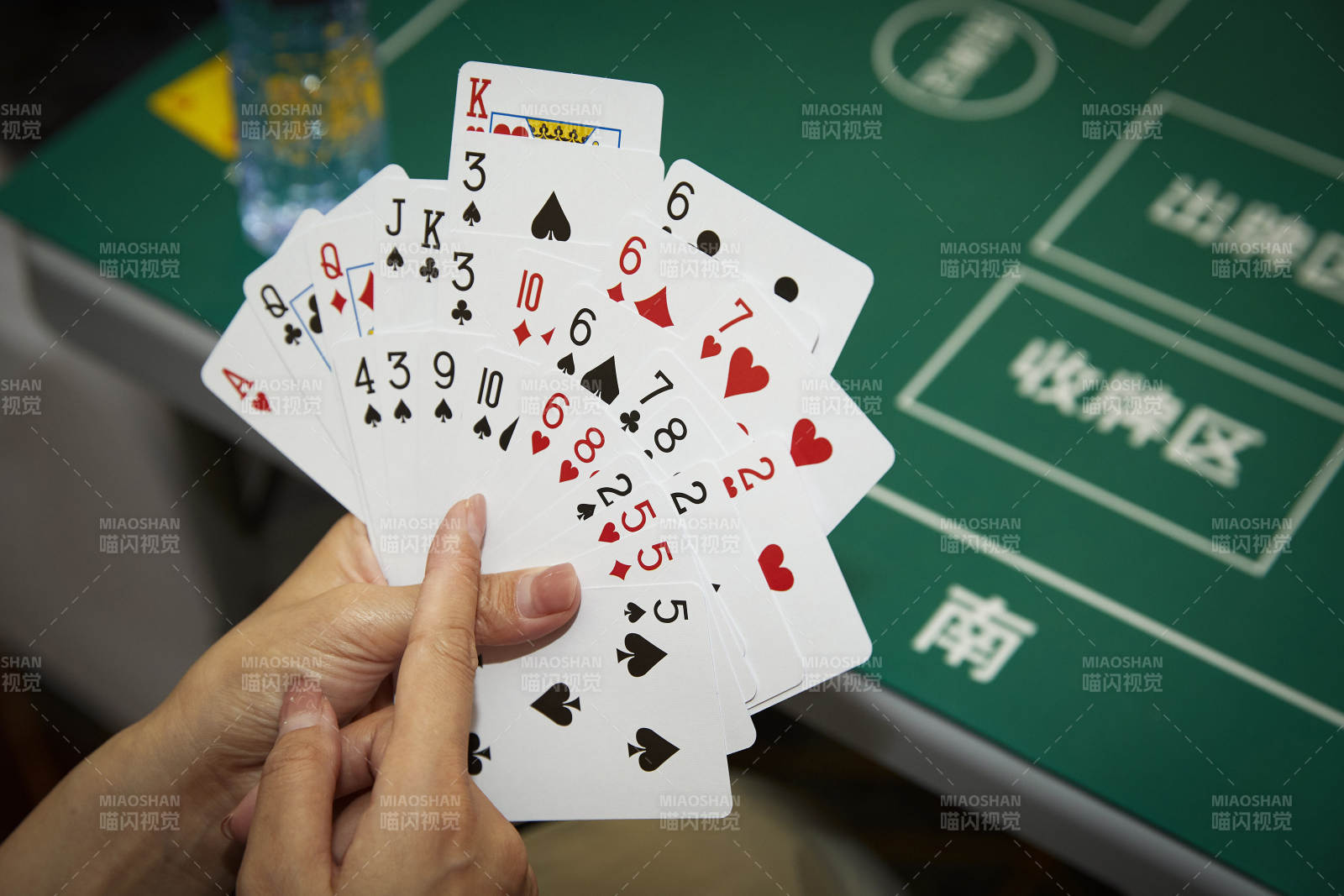 摜蛋撲克比賽現場