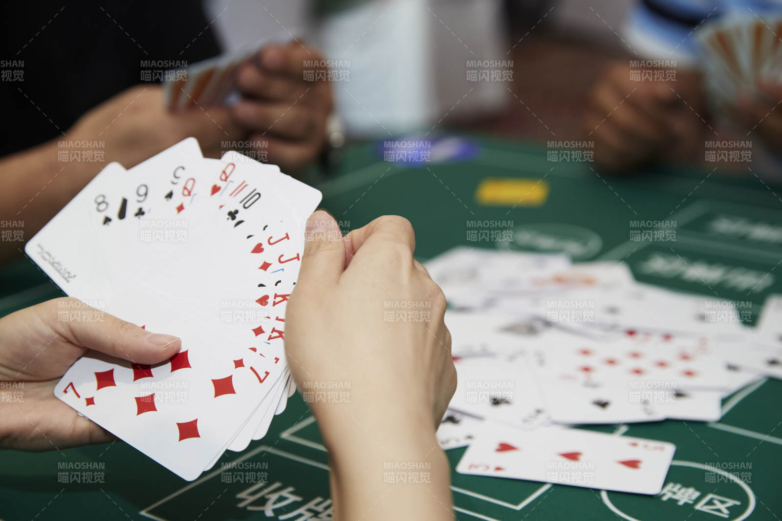 掼蛋扑克比赛现场