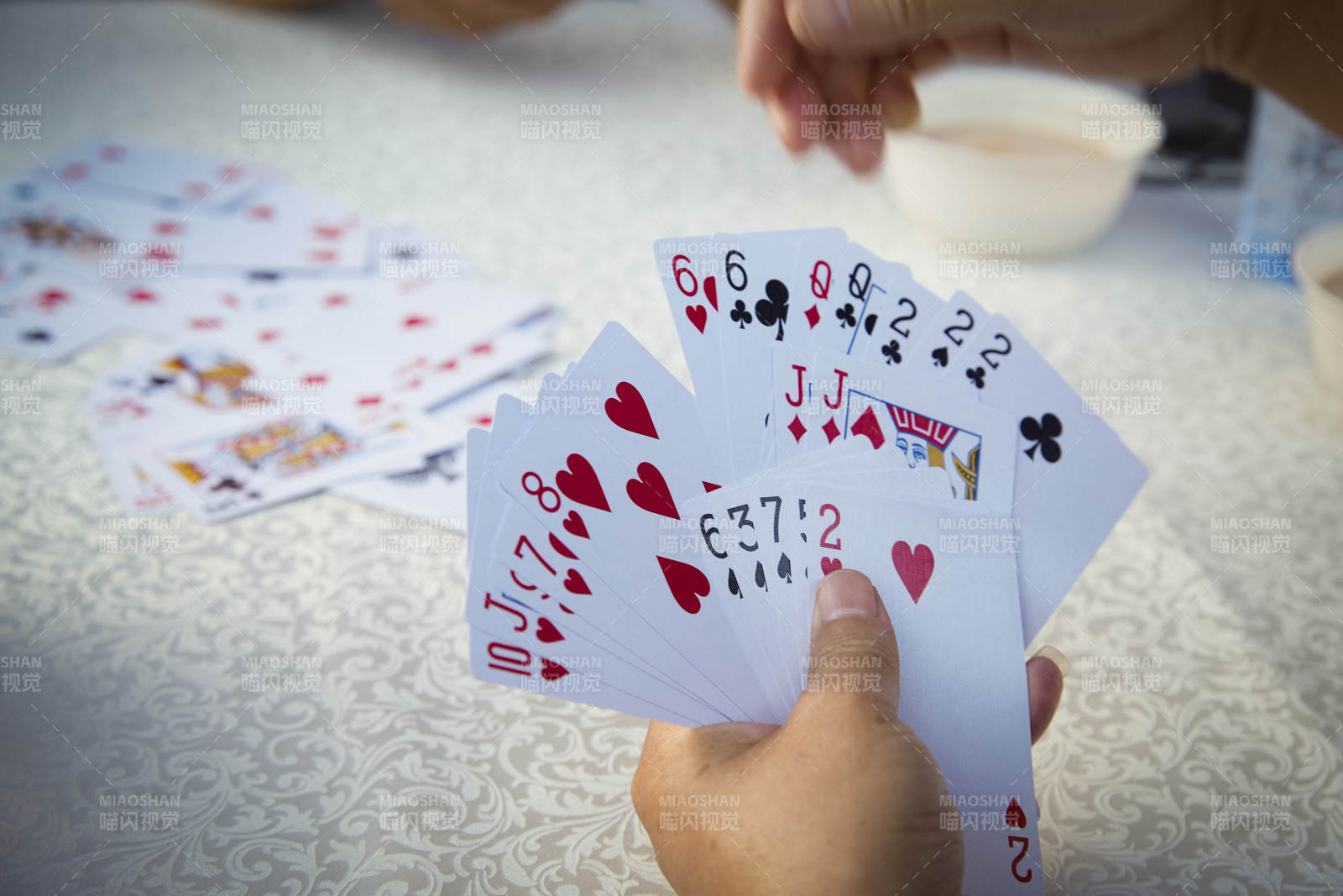 掼蛋扑克比赛现场