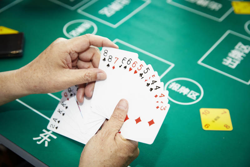 掼蛋扑克比赛现场