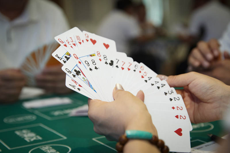 掼蛋扑克比赛现场