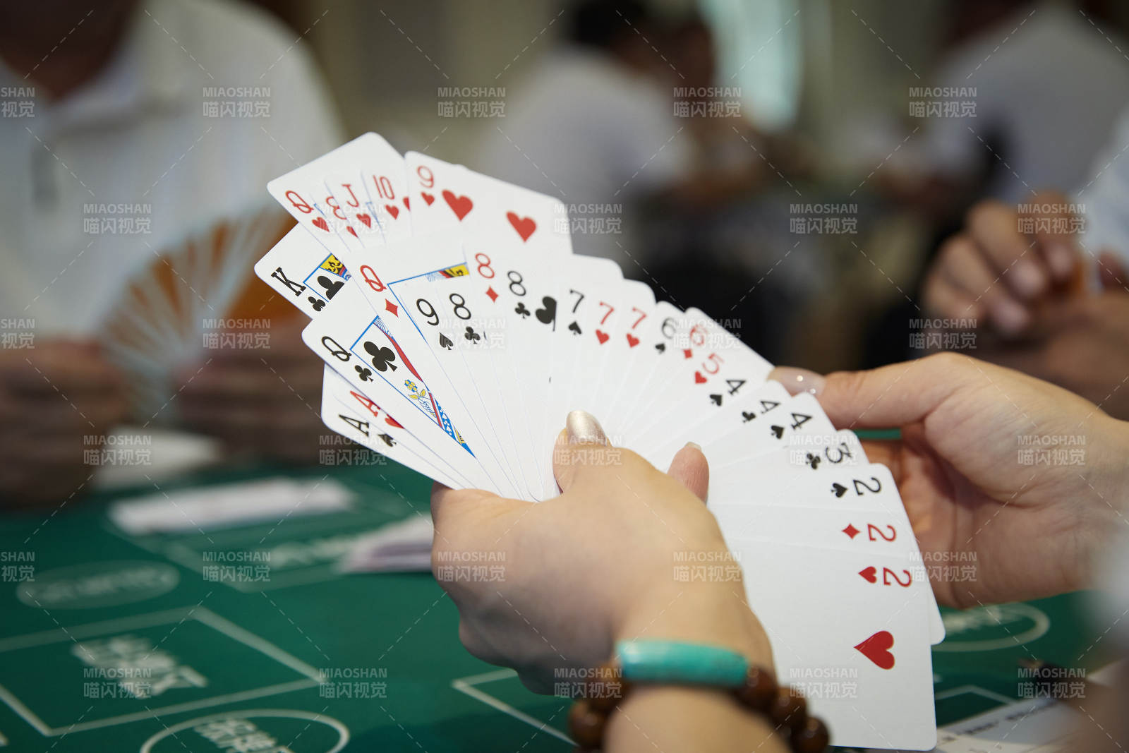 掼蛋扑克比赛现场