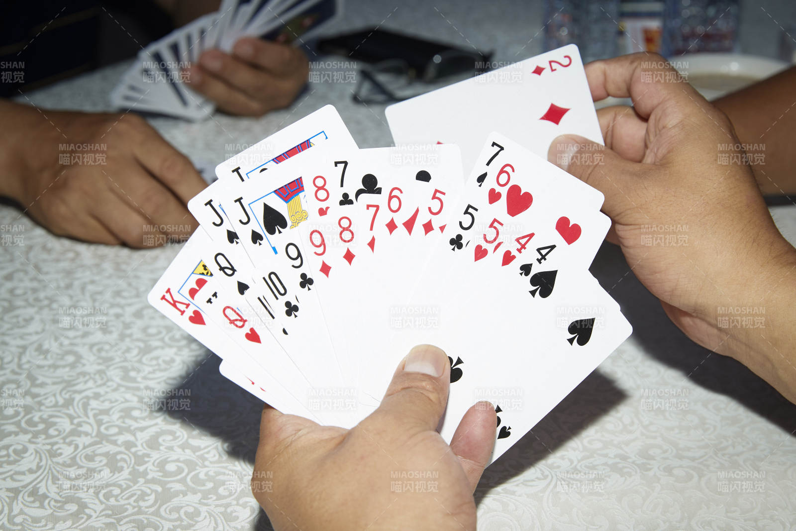 掼蛋扑克比赛现场