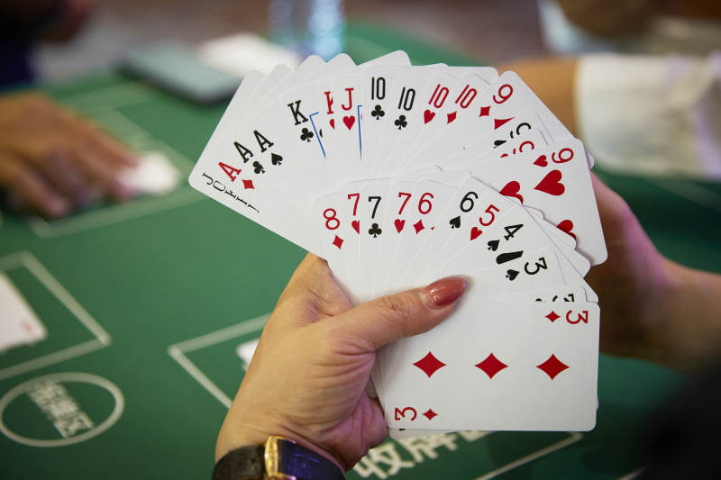 掼蛋扑克比赛现场