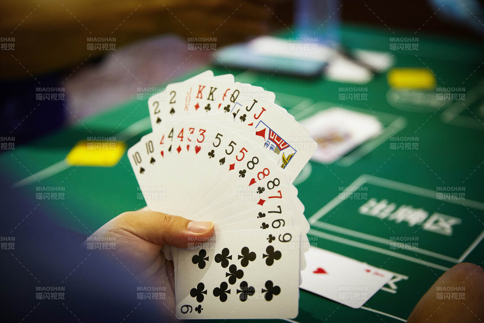 掼蛋扑克比赛现场