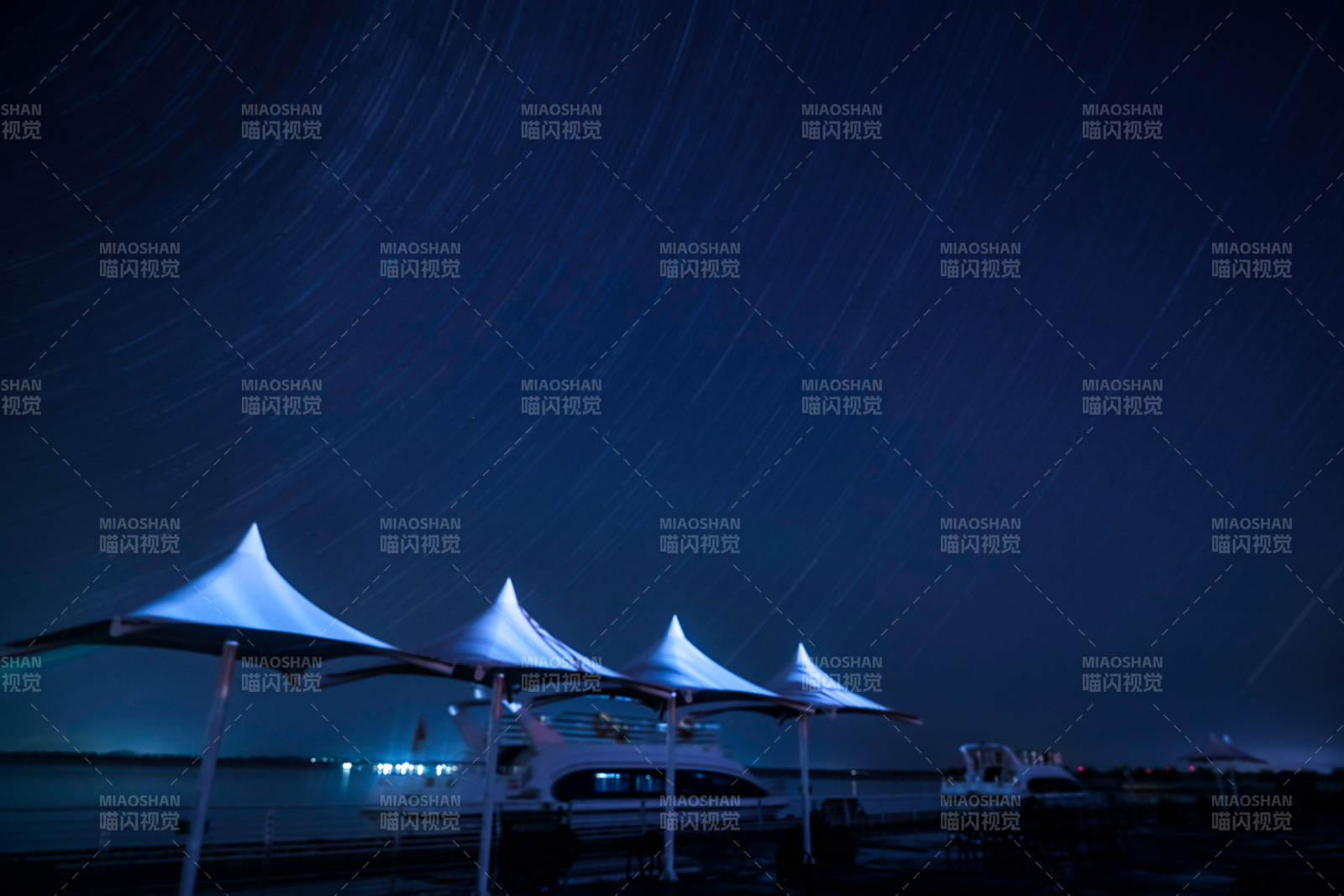 中国河北省张家口沽源县天鹅湖景区星轨