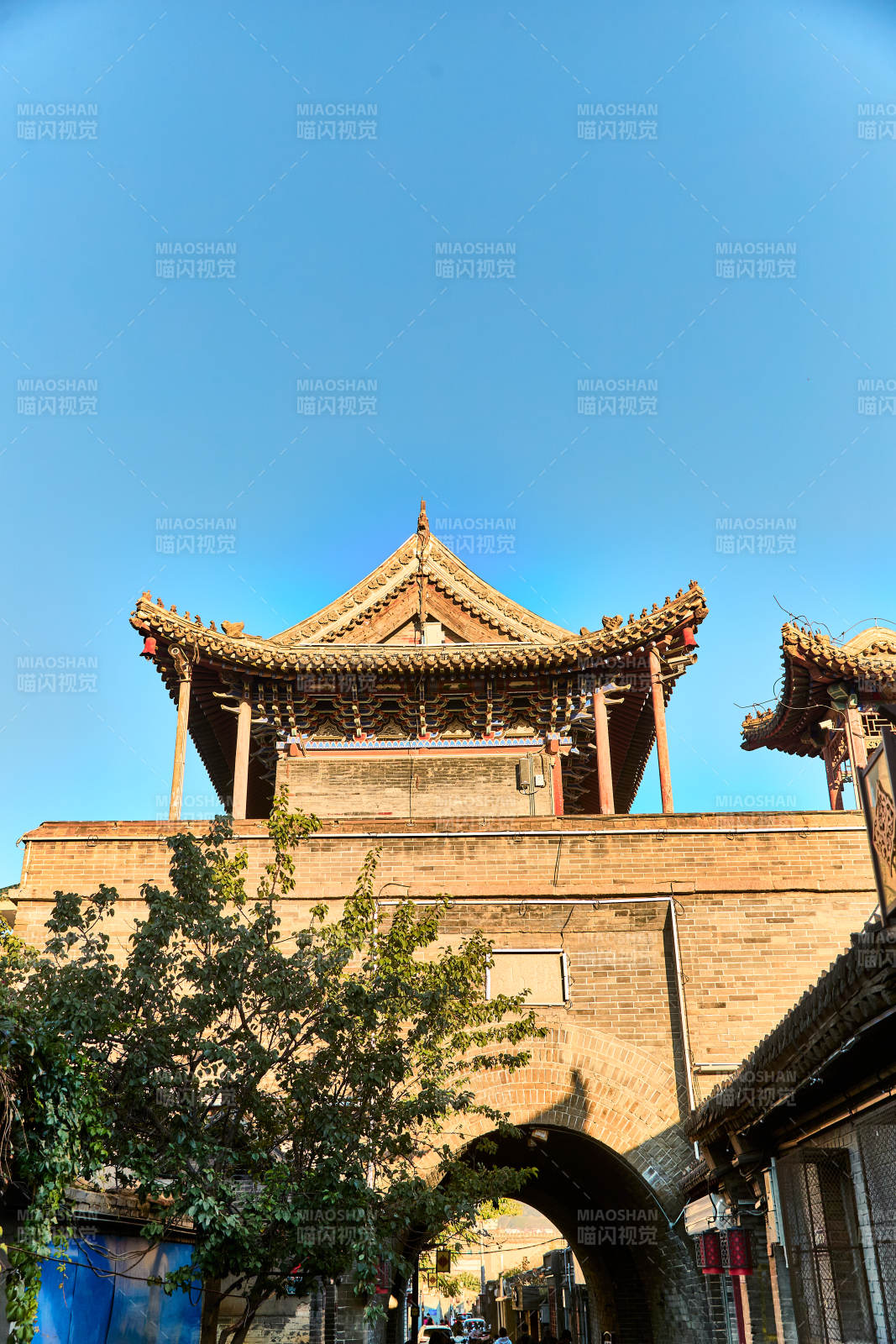 中国河北省张家口市堡子里景区鼓楼建筑外观