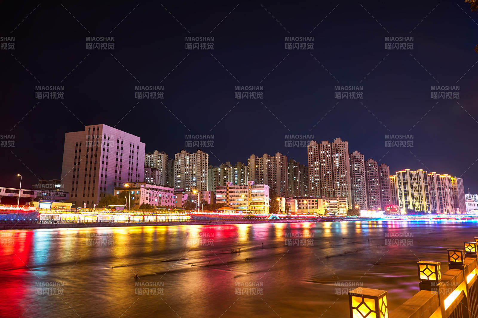 河北省张家口市大清河畔建筑夜景