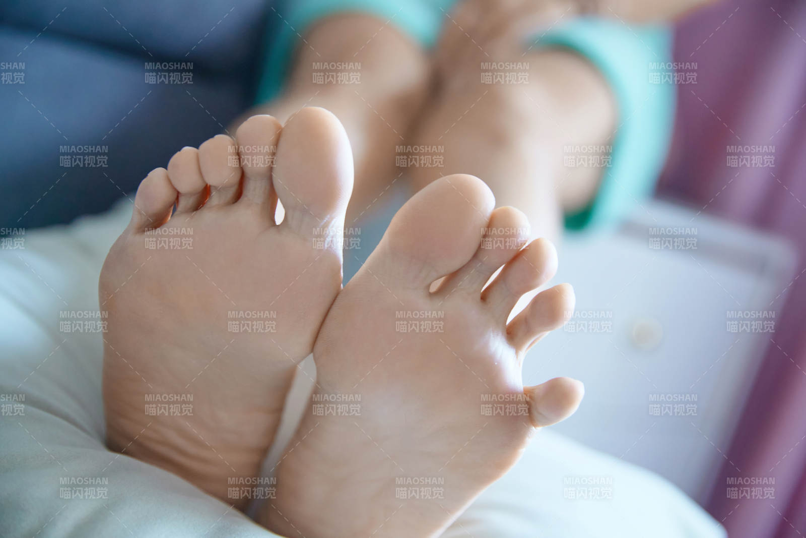 健康女性足部特写展示