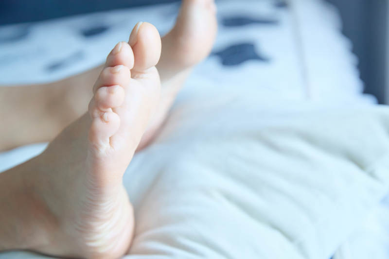 健康女性足部特写展示