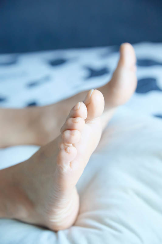 健康女性足部特写展示