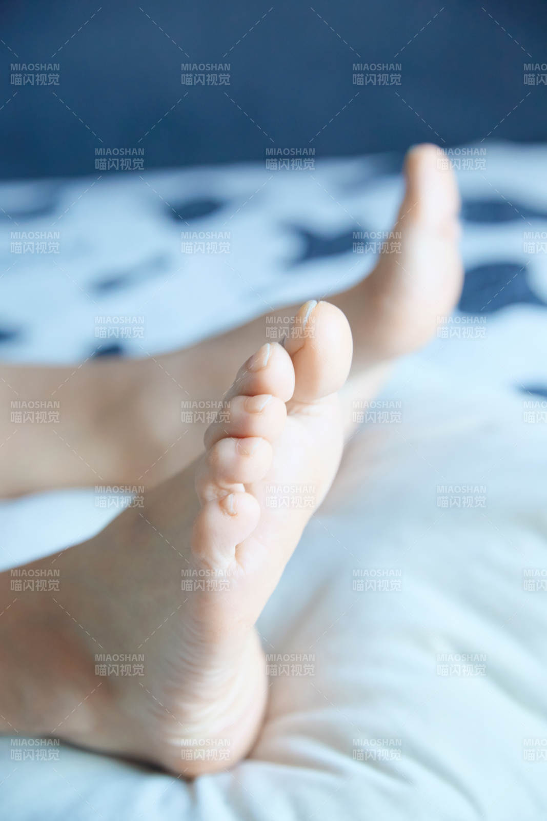 健康女性足部特写展示