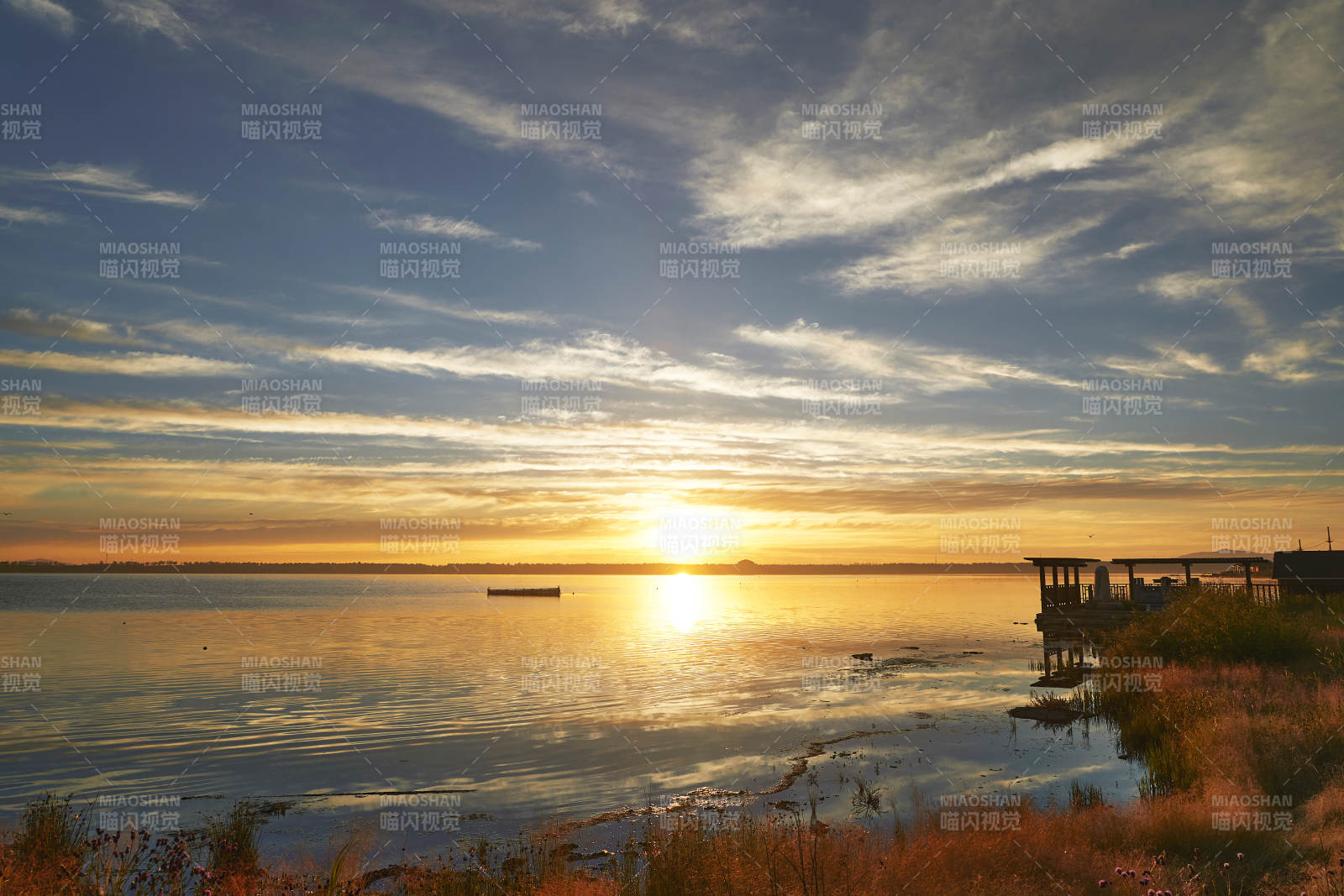 河北省张家口沽源县库伦淖尔景区清晨日出