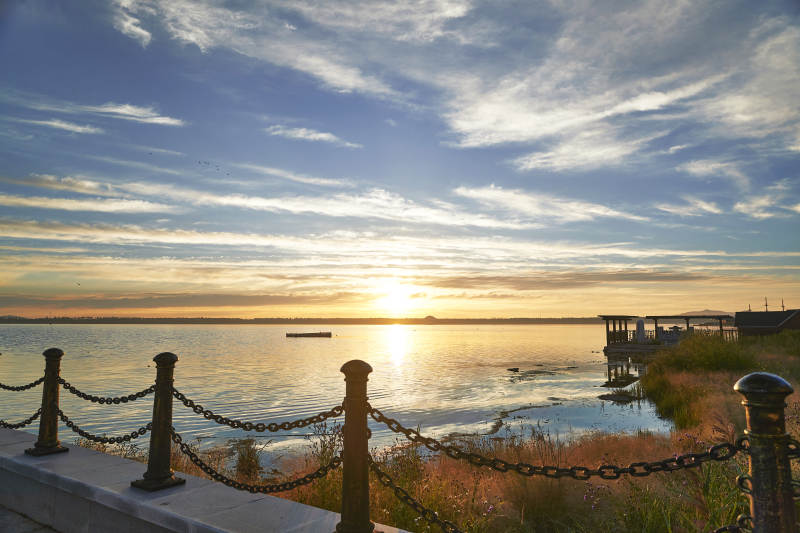 河北省张家口沽源县库伦淖尔景区清晨日出