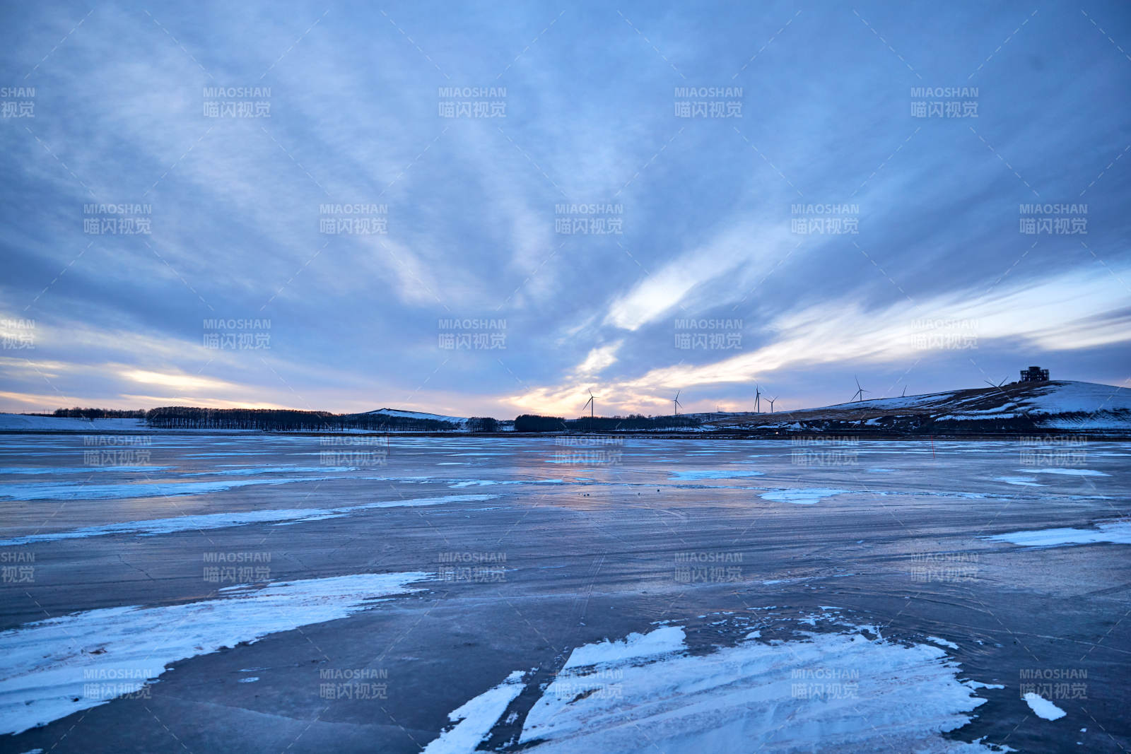中国河北省沽源县库伦淖湖冬季冰上风光