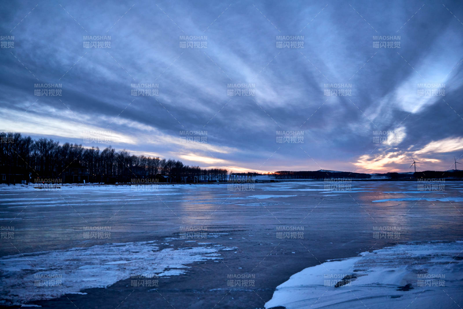 中国河北省沽源县库伦淖湖冬季冰上风光