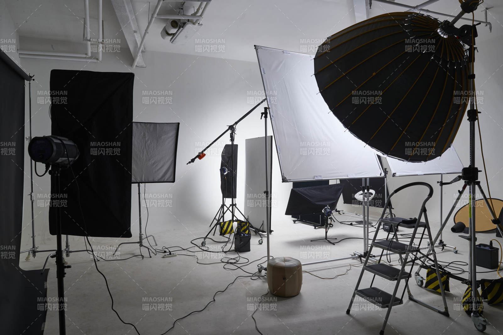 拍摄中的摄影棚