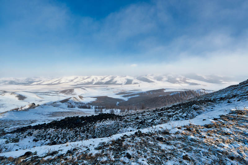 中国河北省张家口地区冬季草原天路景色