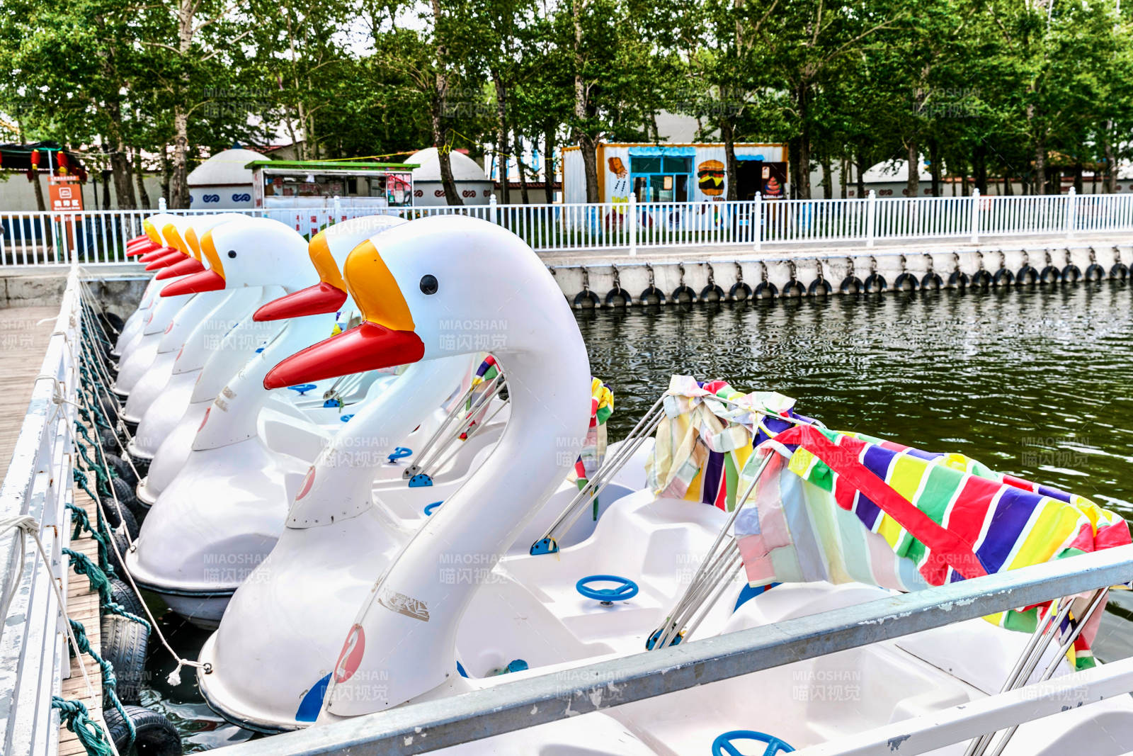 张家口地区沽源县天鹅湖水上娱乐设施