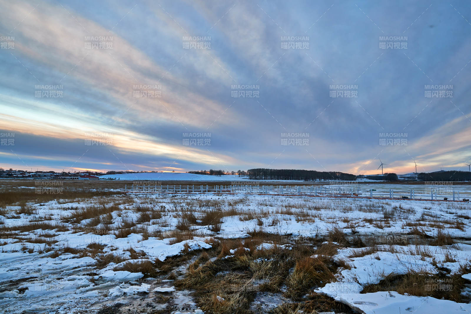 中国河北省沽源县库伦淖湖冬季冰上风光