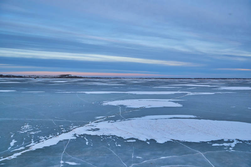 中国河北省沽源县库伦淖湖冬季冰上风光