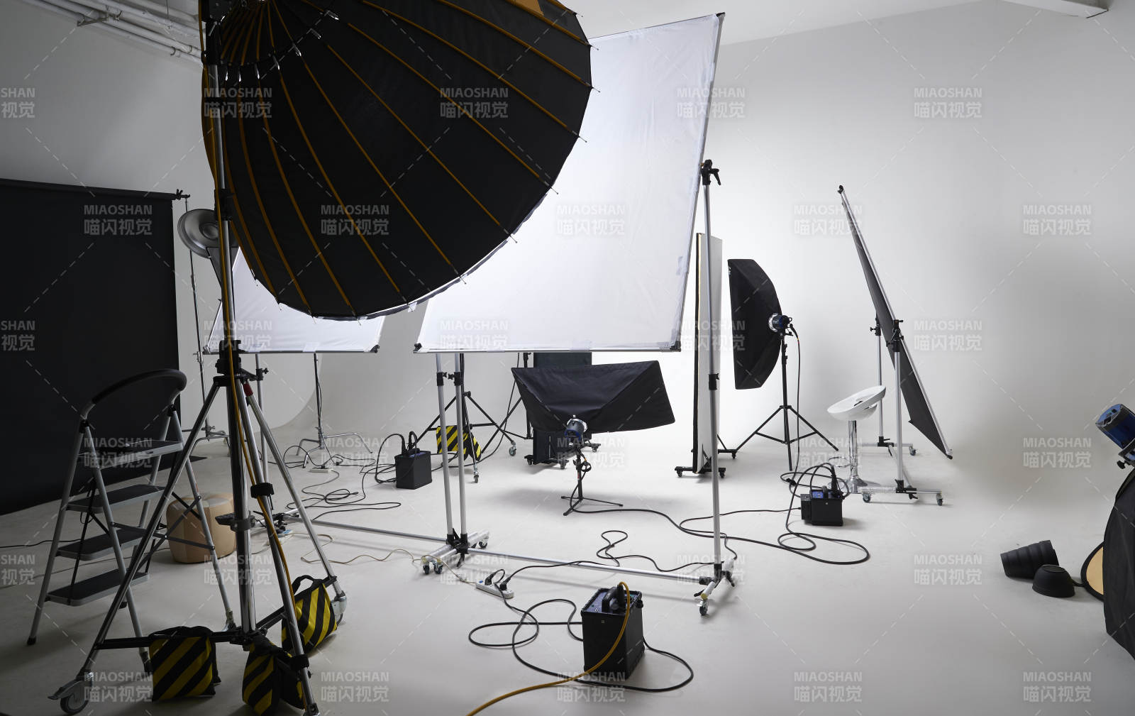 拍摄中的摄影棚