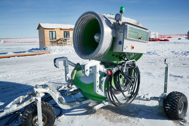 滑雪场人工造雪用的雪炮
