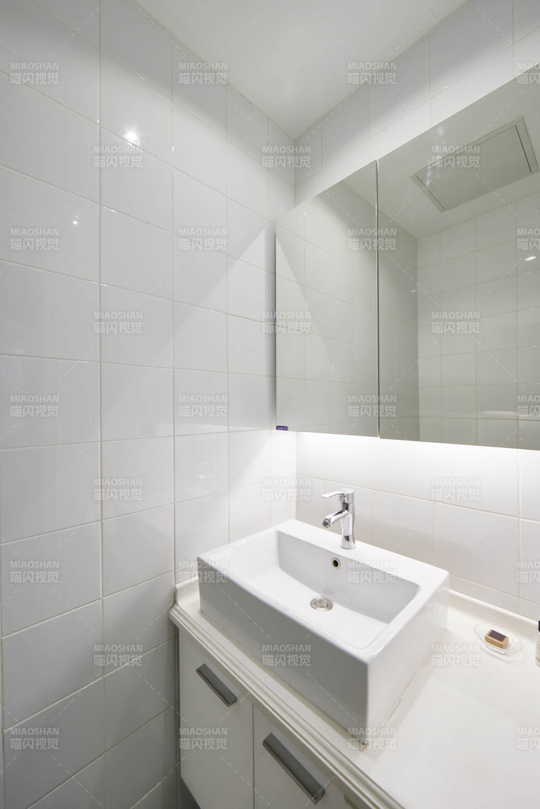 卫生间智能洁具马桶淋浴喷头水龙头