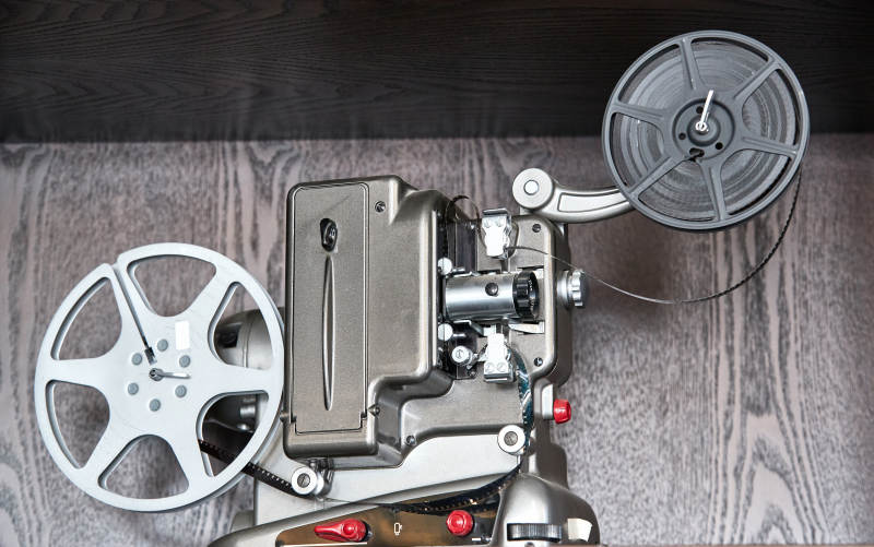 一台复古老式胶片电影放映机外观特写