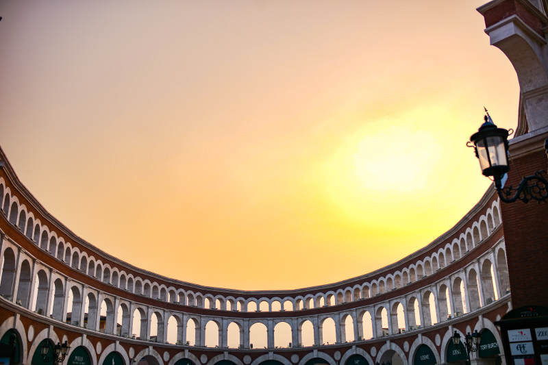 夕阳下的圆形广场