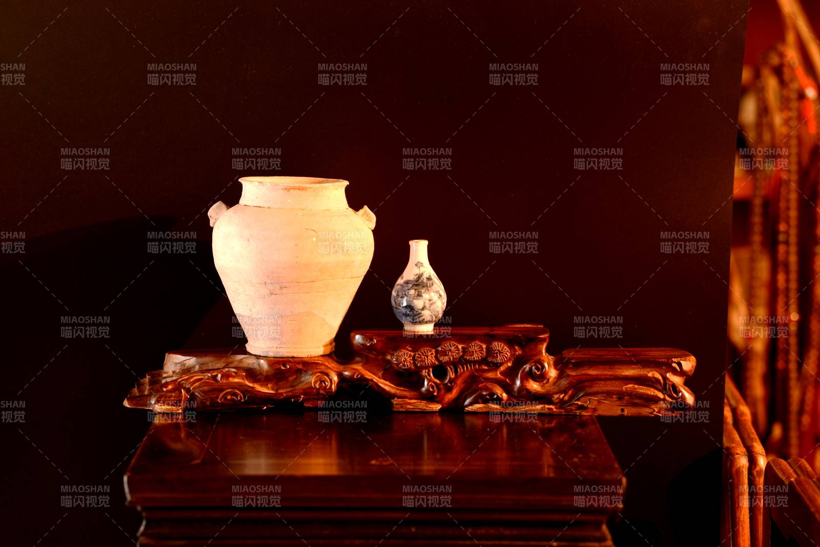 古韵陶器静置案头