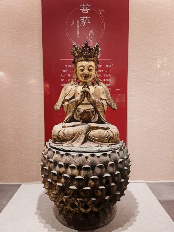 菩萨坐像展