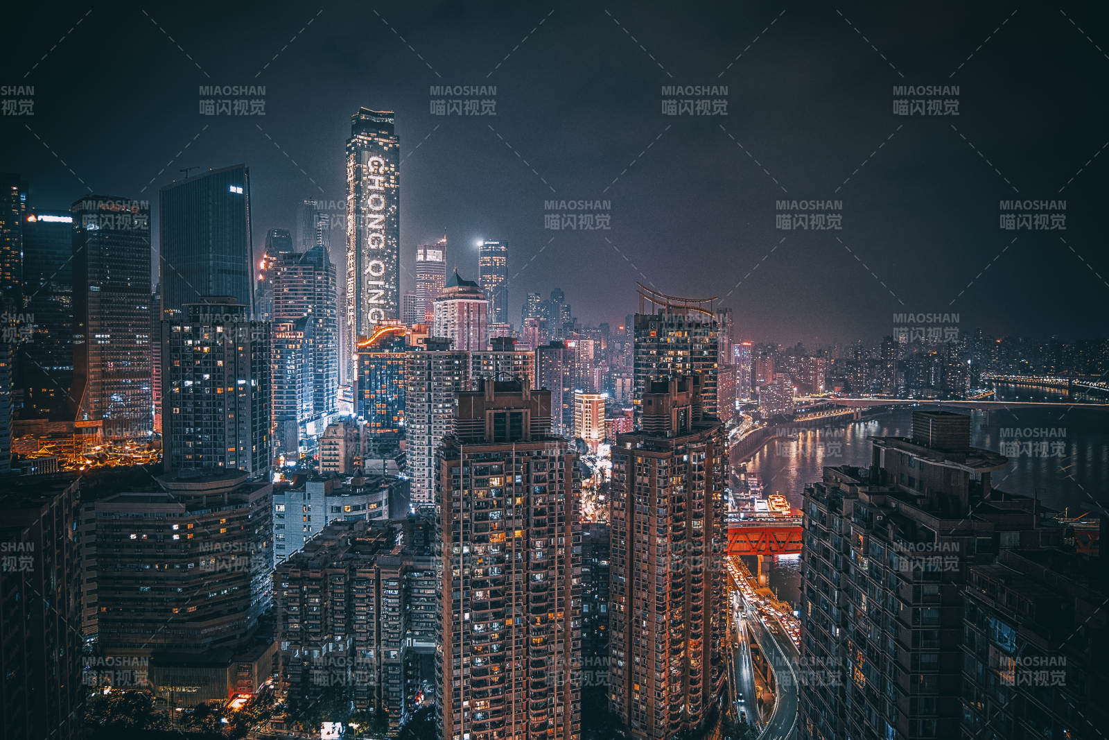 夜幕下的城市灯火