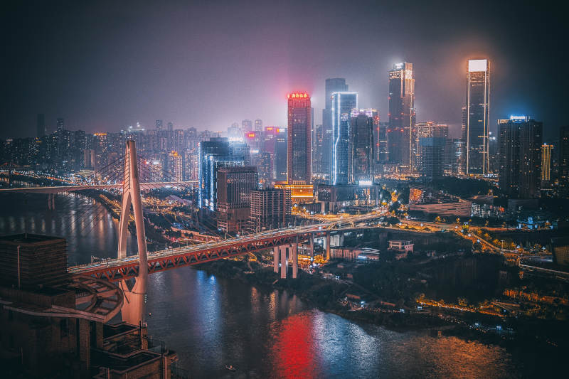 夜幕下的城市灯火