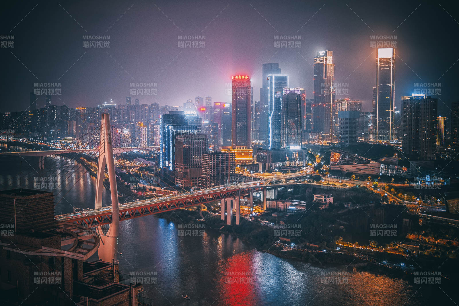 夜幕下的城市灯火