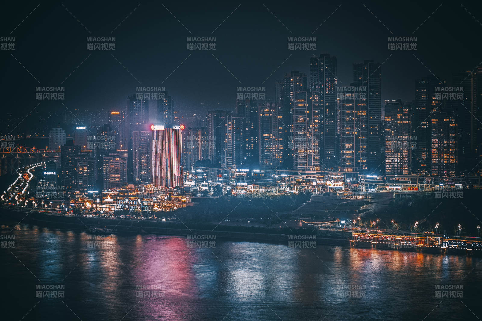 夜幕下的城市灯火
