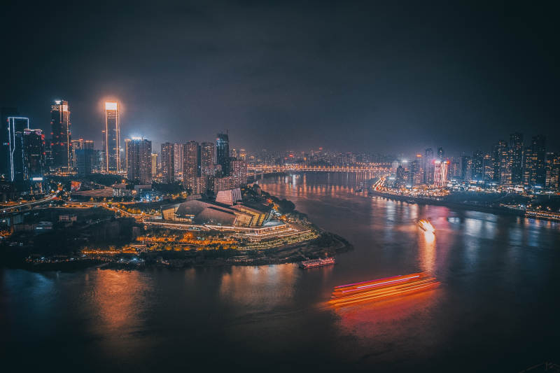 夜幕下的城市灯火