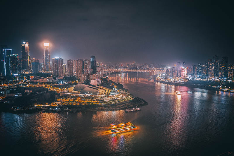 夜幕下的城市灯火