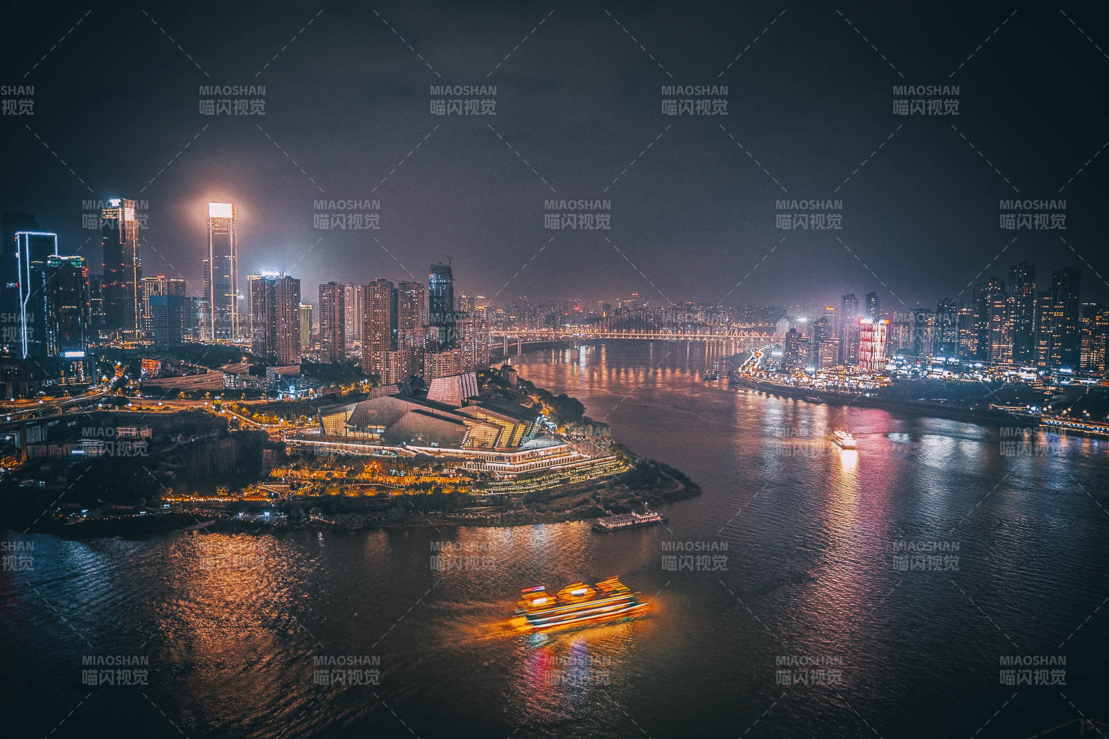 夜幕下的城市灯火