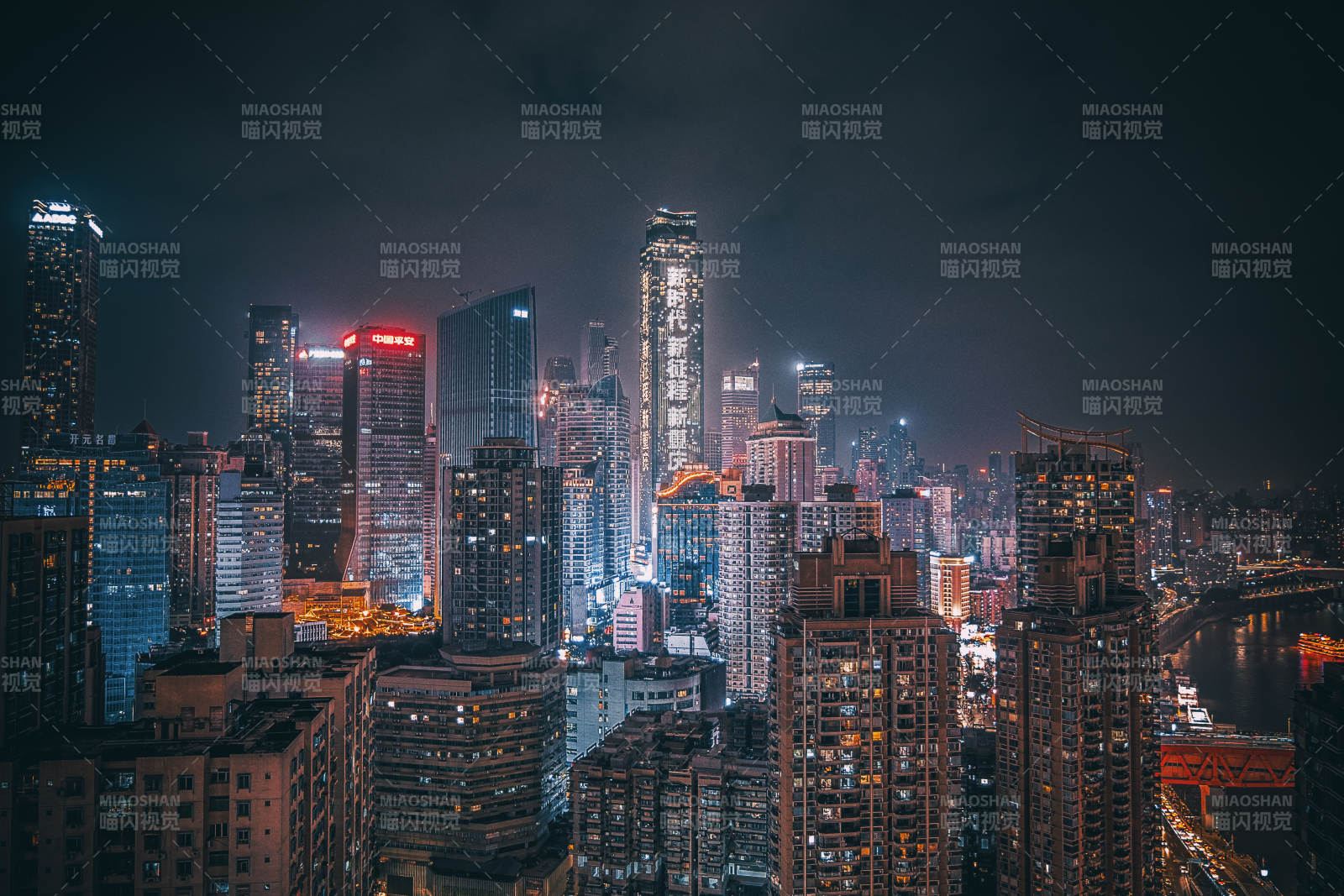 夜幕下的城市灯火