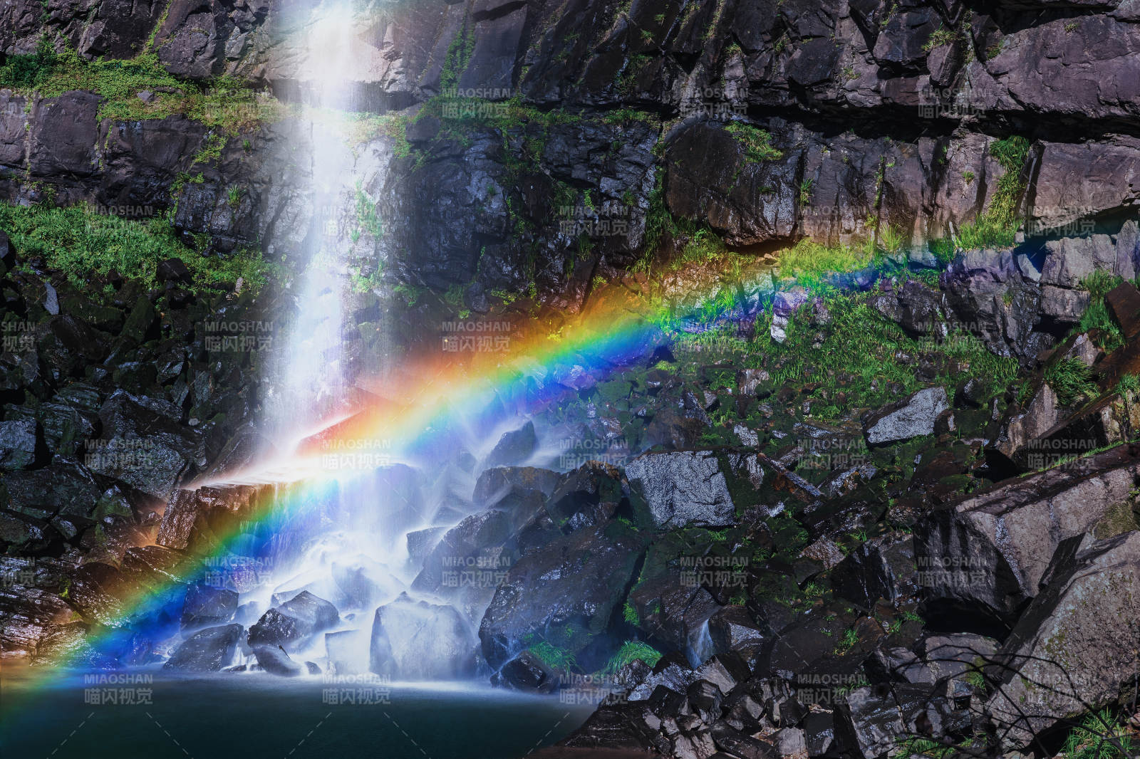 瀑布彩虹奇景  十里飞瀑