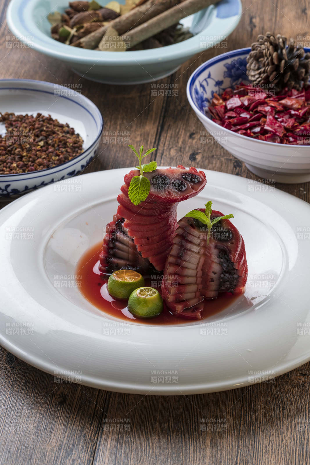 红酒酿黑芝麻馅藕片