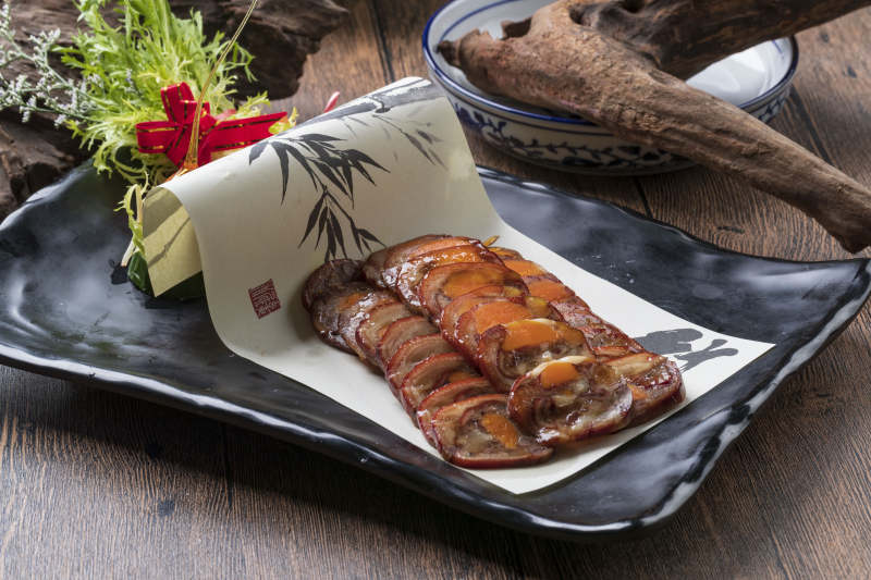 咸蛋黄猪耳压肘花