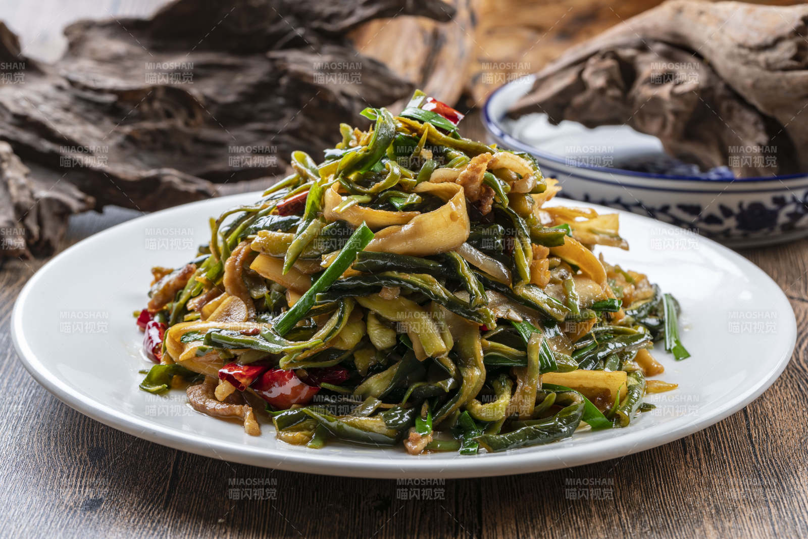 韭菜肉丝辣炒葫芦条